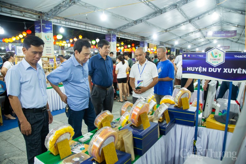 Hàng nghìn người dân đến tham quan, mua sắm tại TechFest Quang Nam 2023