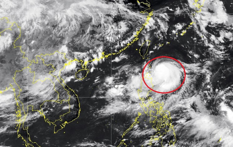Bão Saola xuất hiện gần biển Đông và vô cùng phức tạp