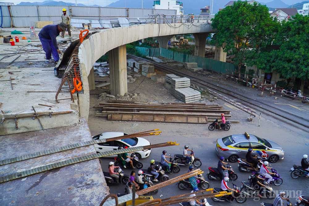Nút giao thông nghìn tỉ tại Nha Trang trước ngày thông xe 3/4 nhánh Nút giao thông nghìn tỉ tại Nha Trang trước ngày thông xe 3/4 nhánh