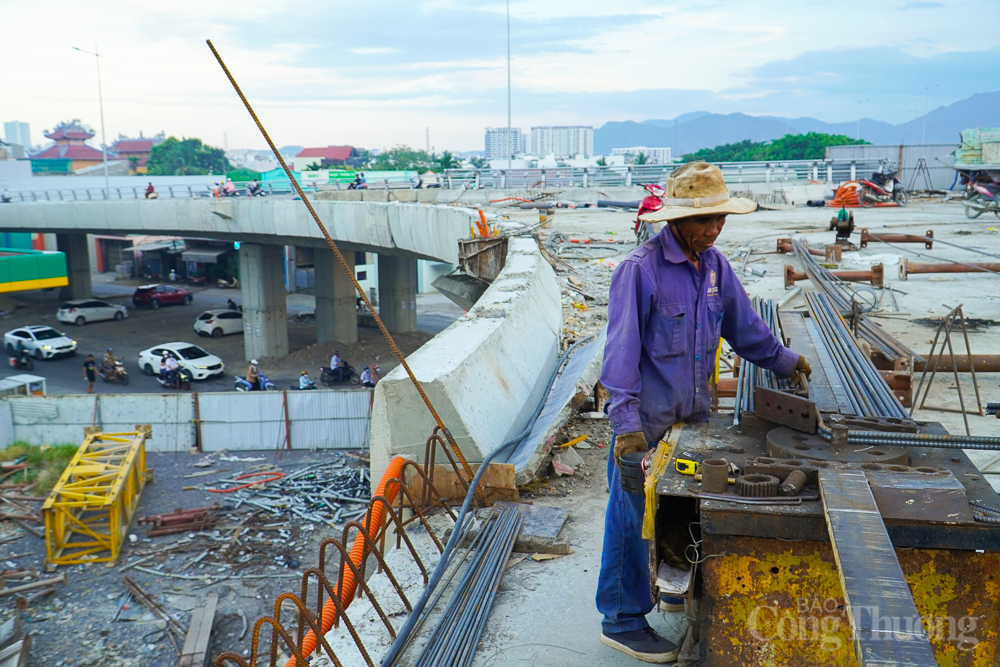 Nút giao thông nghìn tỉ tại Nha Trang trước ngày thông xe 3/4 nhánh Nút giao thông nghìn tỉ tại Nha Trang trước ngày thông xe 3/4 nhánh
