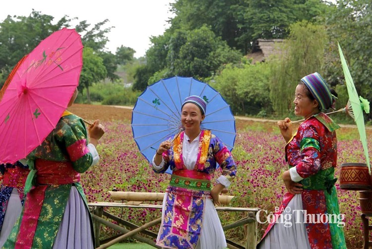 Ngọt ngào sâu lắng giai điệu “Sắc hoa Làng tôi”