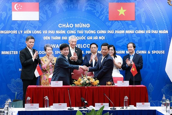 Thủ tướng Phạm Minh Chính và Thủ tướng Lý Hiển Long thăm Đại học Quốc gia Hà Nội