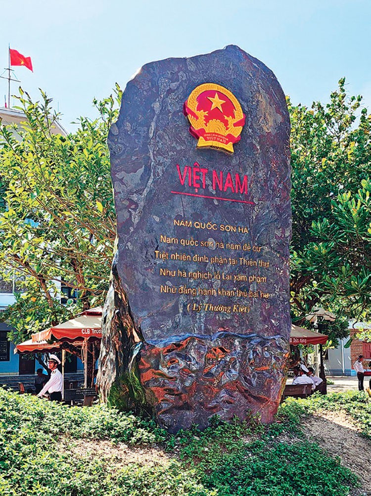 Lễ chào cờ đặc biệt trên đảo Trường Sa: Khẳng định vững chắc chủ quyền bất khả xâm phạm của Tổ quốc