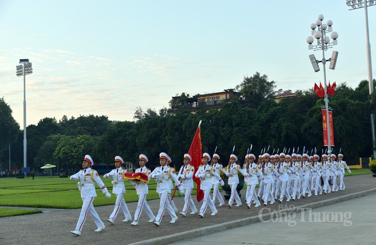 Trang nghiêm, trang trọng lễ thượng cờ tại Quảng trường Ba Đình