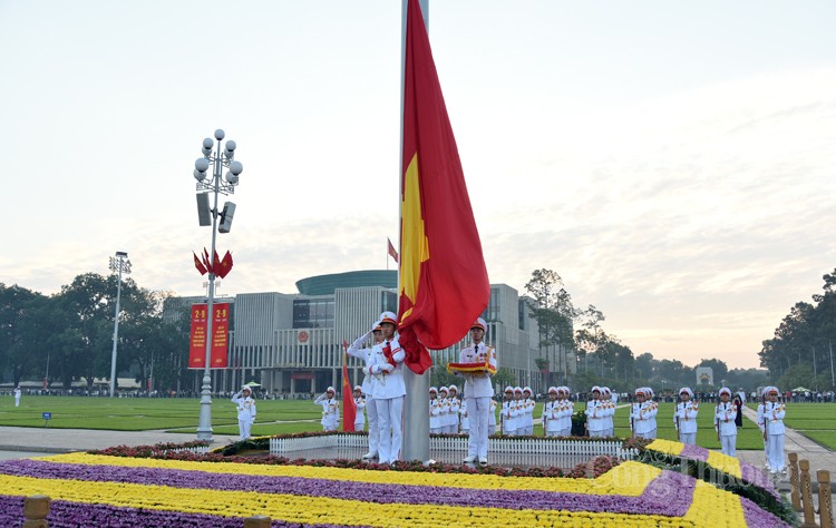 Trang nghiêm, trang trọng lễ thượng cờ tại Quảng trường Ba Đình