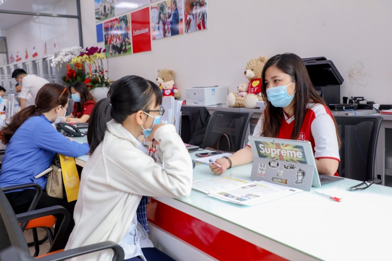 Tân sinh viên phải đóng những khoản tiền nào khi nhập học?