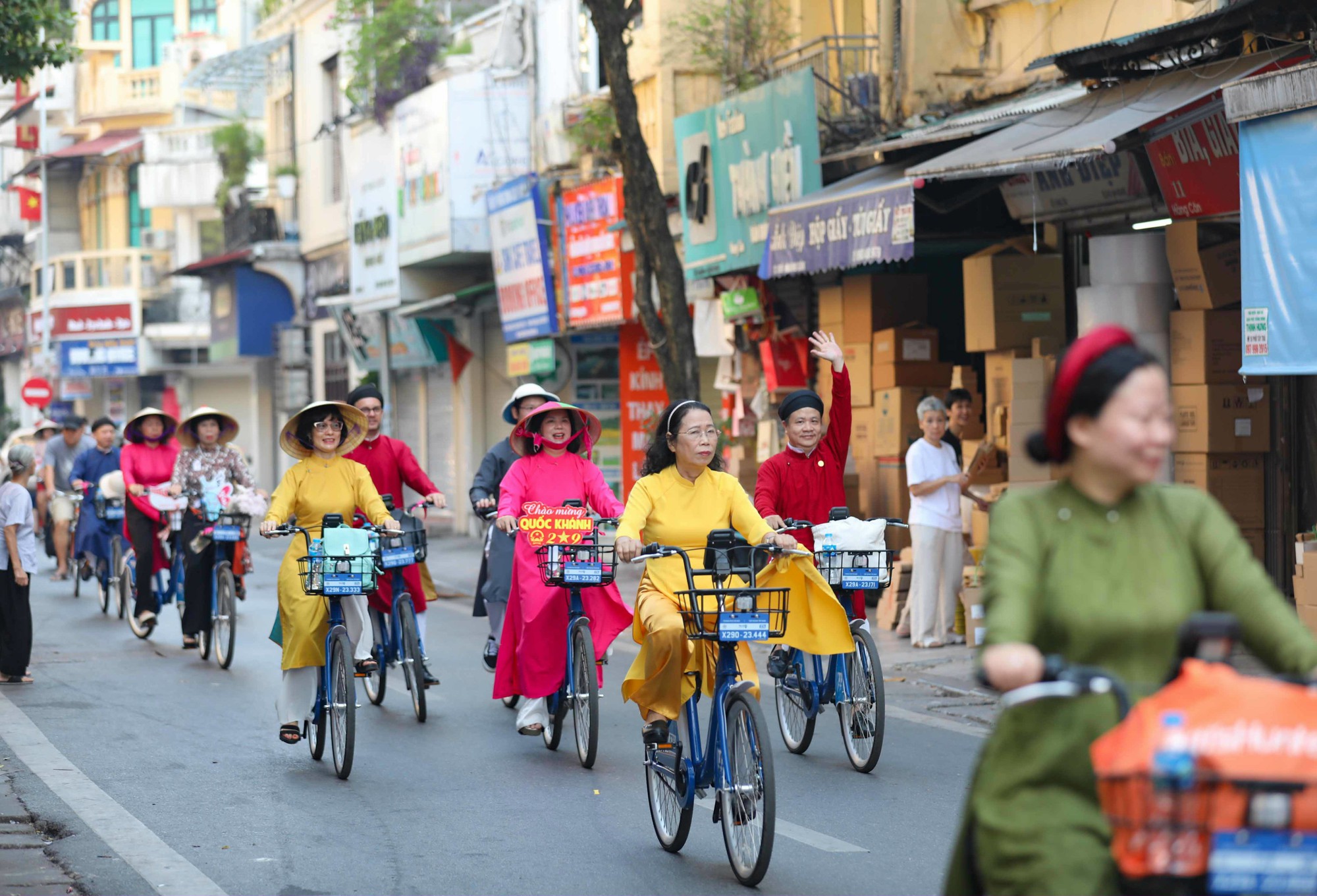 Áo dài kết nối du lịch và di sản Hà Nội