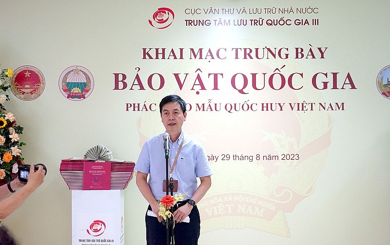 Ông Đặng Thanh Tùng - Cục trưởng Cục Văn thư và Lưu trữ Nhà nước phát biểu tại lễ khai mạc trưng bày.