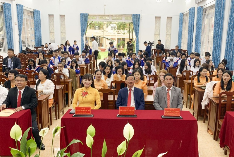 Tỉnh Lâm Đồng trao 200 suất học bổng tặng học sinh nghèo vào Lễ Khai giảng