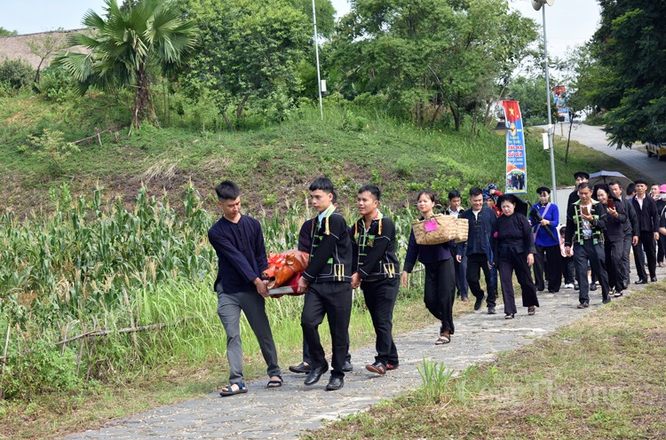 Lễ cưới dân tộc Nùng, cầu nối hạnh phúc cho cô dâu chú rể