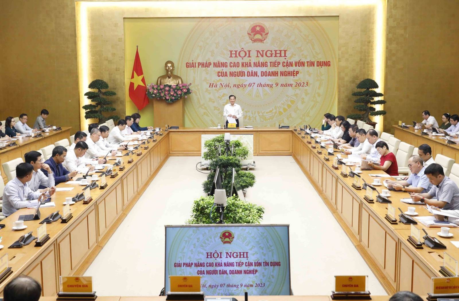 Chuyên gia kinh tế: Điều hành tín dụng nên có cách nhìn dài hạn, khôi phục niềm tin thị trường