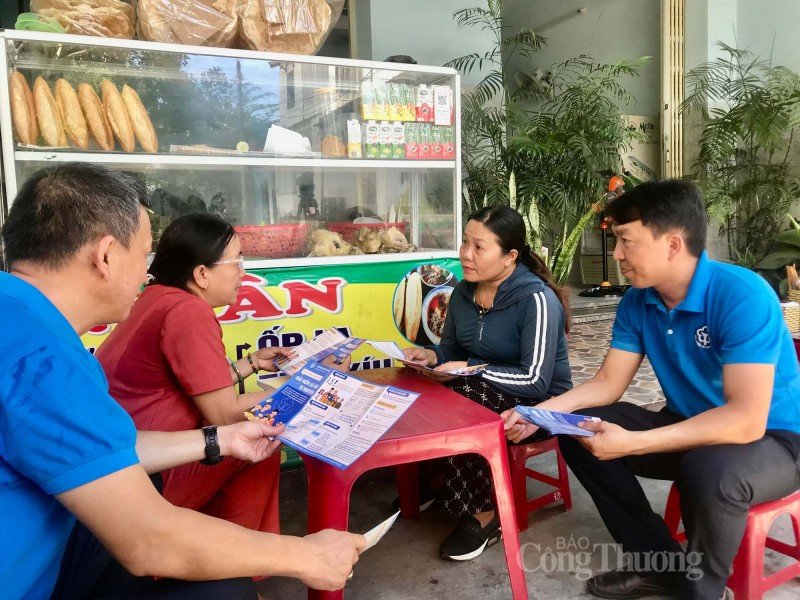 cần có chính sách hỗ trợ mức đóng, đồng thời đẩy mạnh tuyên truyền về lợi ích của BHXH