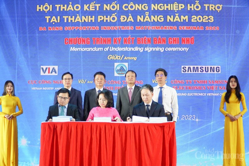 Ký kết ghi nhớ triển khai dự án phát triển nhà máy thông minh tại khu vực miền Trung