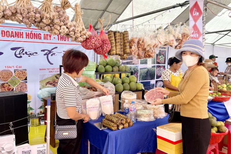 Phiên chợ giới thiệu sản phẩm vùng đồng bào dân tộc thiểu số và miền núi năm 2023 tại Trung tâm văn hóa - thể thao xã Ia Kênh, TP. Pleiku (Ảnh: Vũ Thảo)