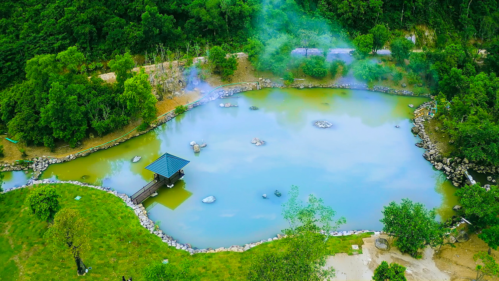 Suối nước nóng Bang ‘đếm ngày trở lại’