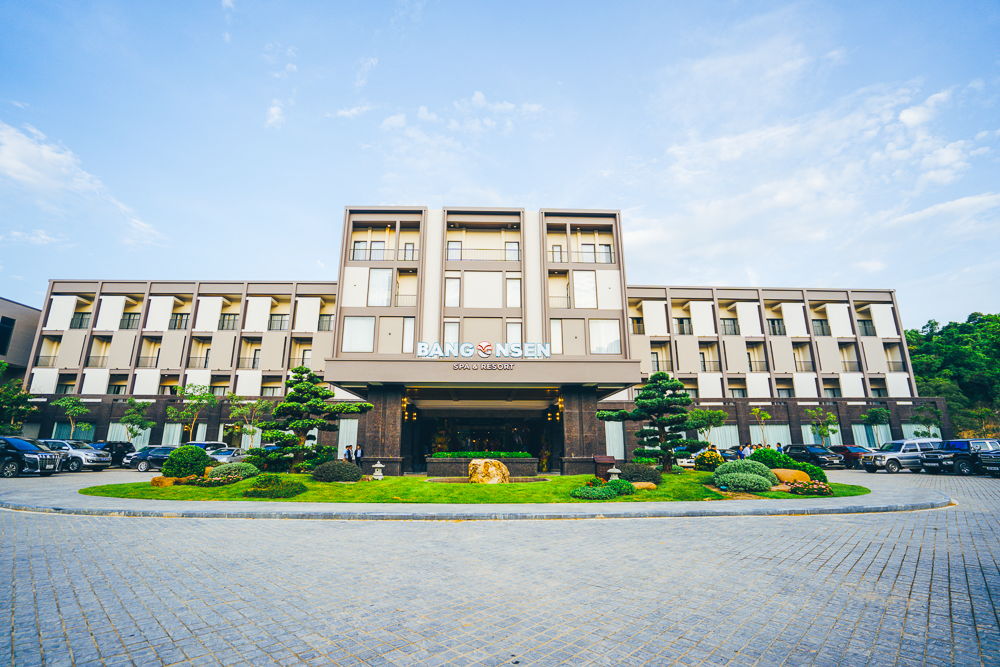 Suối nước nóng Bang ‘đếm ngày trở lại’