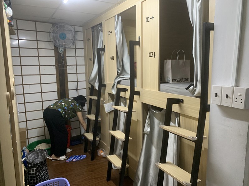 “Hộp ngủ” 2m2 xếp chồng lên nhau: Không thể nhắm mắt “làm liều”