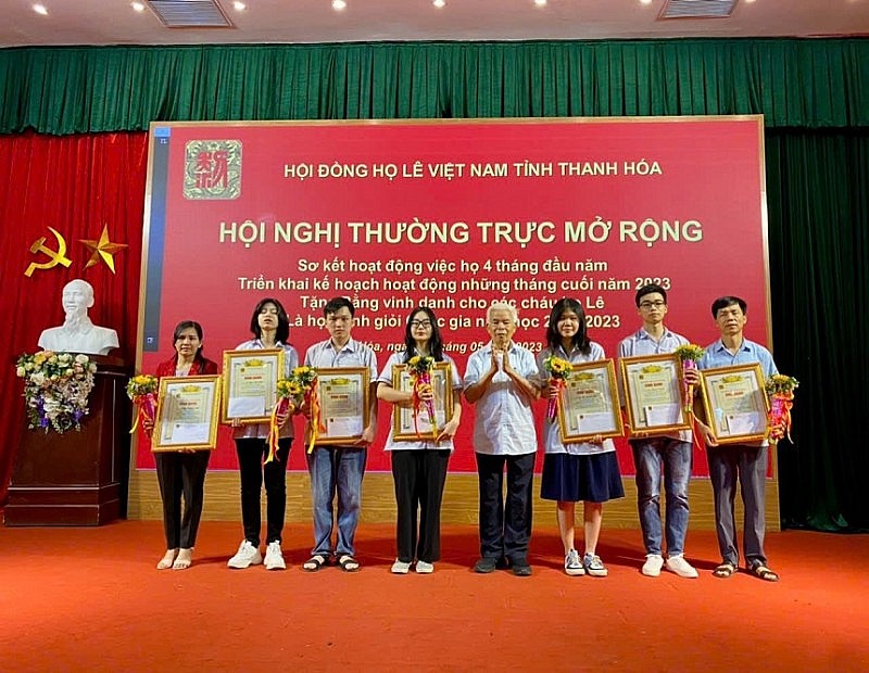 Dòng Họ Lê Việt Nam gây quỹ hàng chục tỷ đồng cho khuyến học khuyến tài