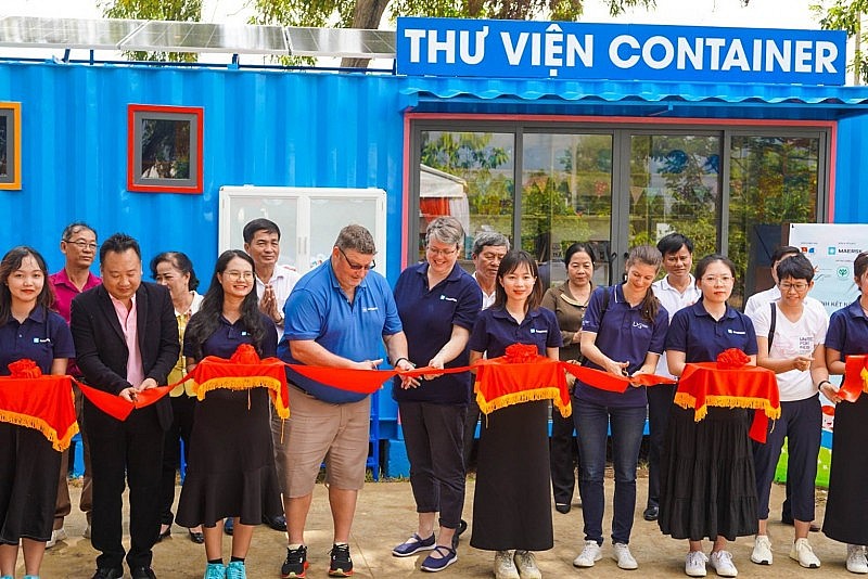 Trao tặng “Thư viện container” với 2.000 đầu sách cho học sinh tại Long An