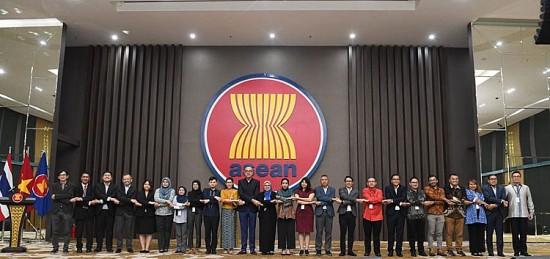 nhom dac trach cap cao ve hoi nhap kinh te asean va cong dong doanh nghiep thao luan ve tam nhin 2045
