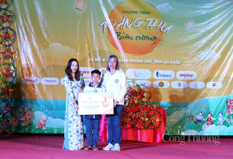 Đêm hội “Trăng thu biên cương” tại xã Mồ Sì San Đêm hội “Trăng thu biên cương” tại xã Mồ Sì San