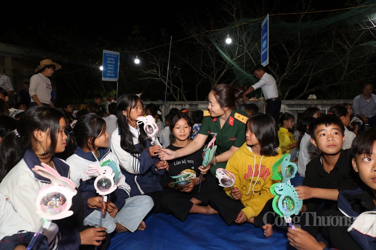 Đêm hội “Trăng thu biên cương” tại xã Mồ Sì San Đêm hội “Trăng thu biên cương” tại xã Mồ Sì San