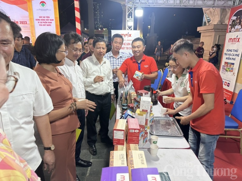 Khai mạc Hội chợ hàng Việt Nam được người tiêu dùng yêu thích 2023