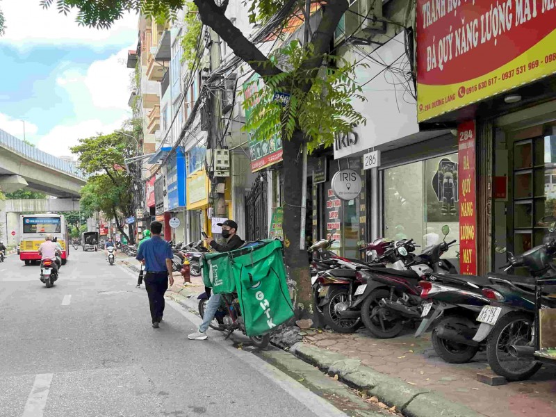 Vỉa hè, lòng đường Hà Nội vẫn "đâu vào đấy" sau nhiều đợt ra quân xử lý Vỉa hè, lòng đường Hà Nội vẫn "đâu vào đấy" sau nhiều đợt ra quân xử lý