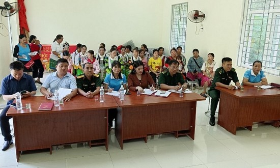 thanh hoa xoa mu chu cho dong bao dan toc mong o huyen muong lat