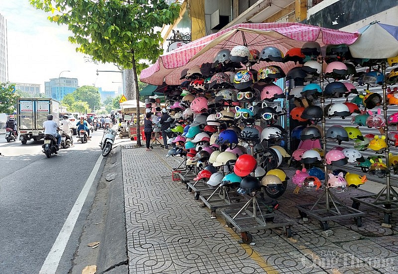 TP. Hồ Chí Minh quản lý việc cấp phép, thu phí sử dụng tạm thời lòng đường, hè phố như thế nào?