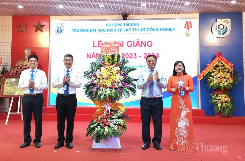 Trường Đại học Kinh tế - Kỹ thuật Công nghiệp tổ chức Lễ khai giảng năm học 2023