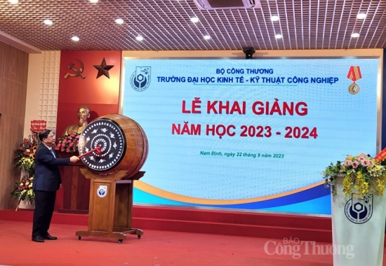 Trường Đại học Kinh tế - Kỹ thuật Công nghiệp tổ chức Lễ khai giảng năm học 2023