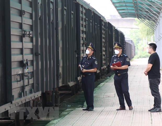 Go kho cho xuat nhap khau qua cua khau Ga duong sat quoc te Dong Dang hinh anh 1