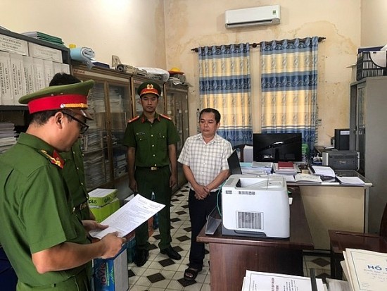 dong nai bat chu tich xa va mot chuyen vien do de xay 680 can nha trai phep