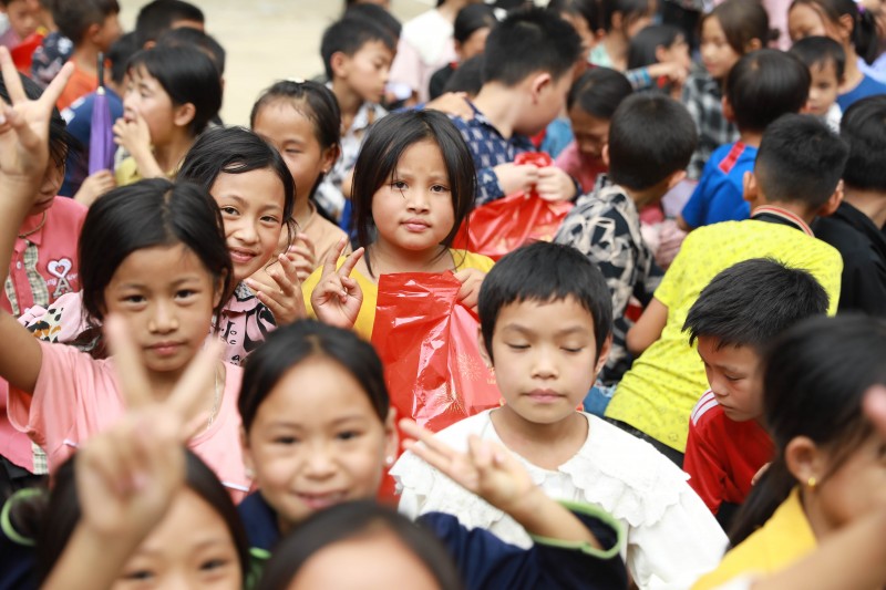 “Lan tỏa yêu thương” đến trẻ em nghèo vùng cao Tây Bắc