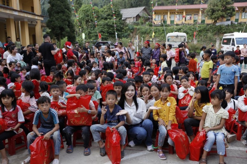 “Lan tỏa yêu thương” đến trẻ em nghèo vùng cao Tây Bắc