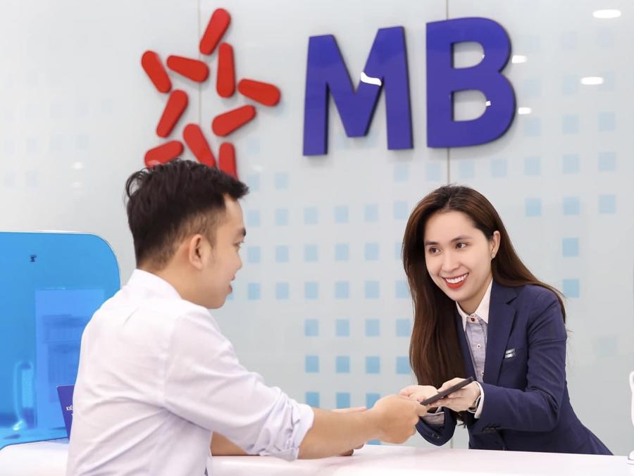 MB tiếp tục ghi danh v&agrave;o Top 3 doanh nghiệp được nh&agrave; đầu tư y&ecirc;u th&iacute;ch nhất năm 2023.