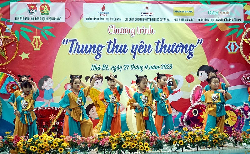 Phối hợp tổ chức Trung thu cho trẻ em huyện Nhà Bè