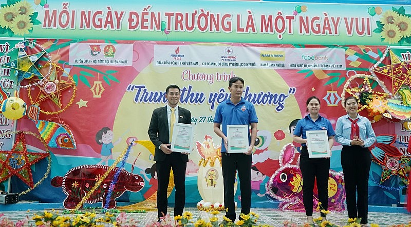Phối hợp tổ chức Trung thu cho trẻ em huyện Nhà Bè
