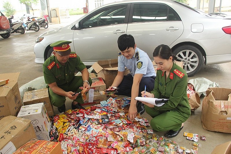 Thanh Hóa: Thu giữ hàng nghìn sản phẩm thực phẩm không rõ nguồn gốc, quá hạn