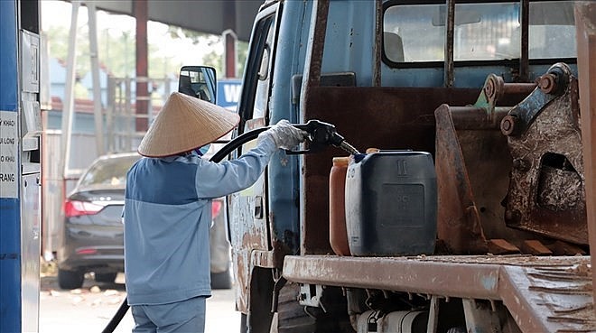 Quỹ bình ổn xăng dầu được cho là hoạt động không hiệu quả. Ảnh: Phan Anh