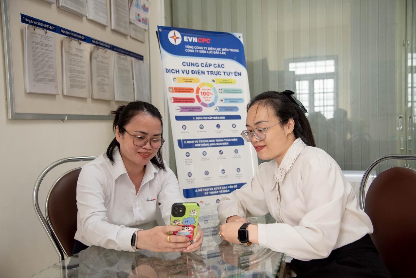 Giới thiệu, hướng dẫn khách hàng cách thao tác, sử dụng các chức năng mới của App EVNCPC CSKH