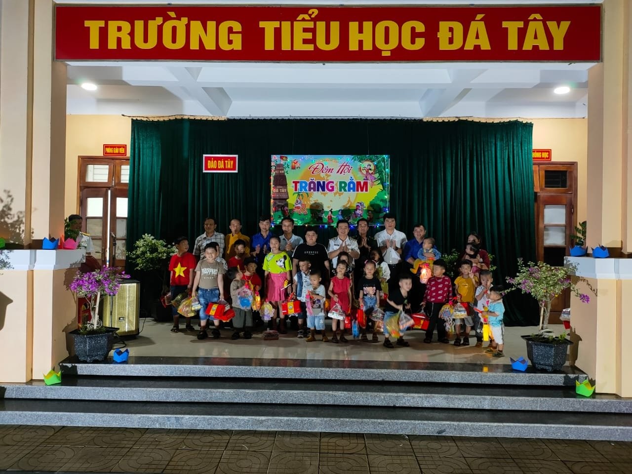 Vui Tết Trung thu ở huyện đảo Trường Sa