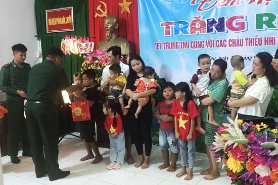 Cà Mau: Ấm áp Tết Trung thu trên đảo Hòn Chuối