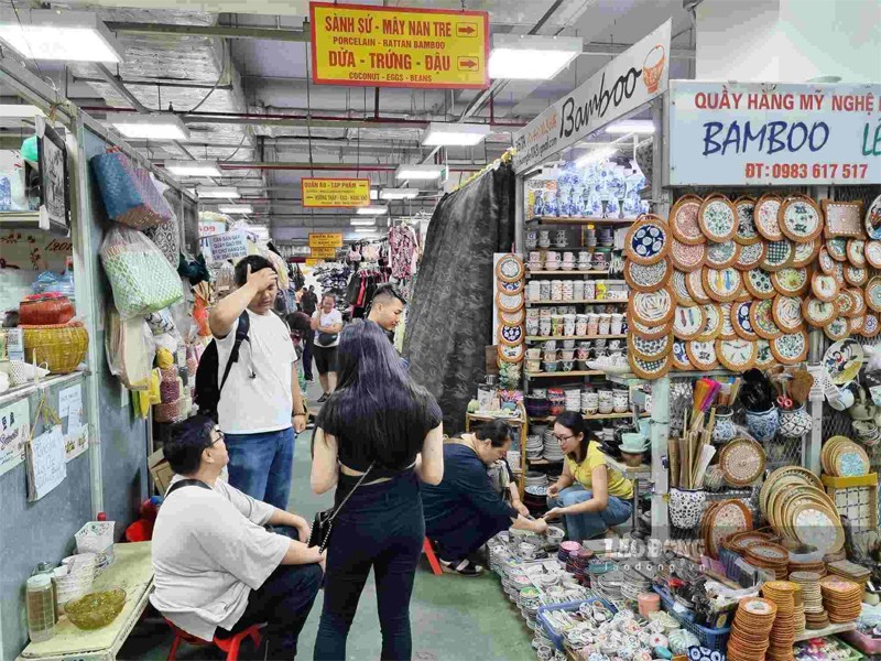Chợ Hàng Da ế ẩm, nhiều chủ cửa hàng "dứt áo ra đi" Chợ Hàng Da ế ẩm, nhiều chủ cửa hàng "dứt áo ra đi"