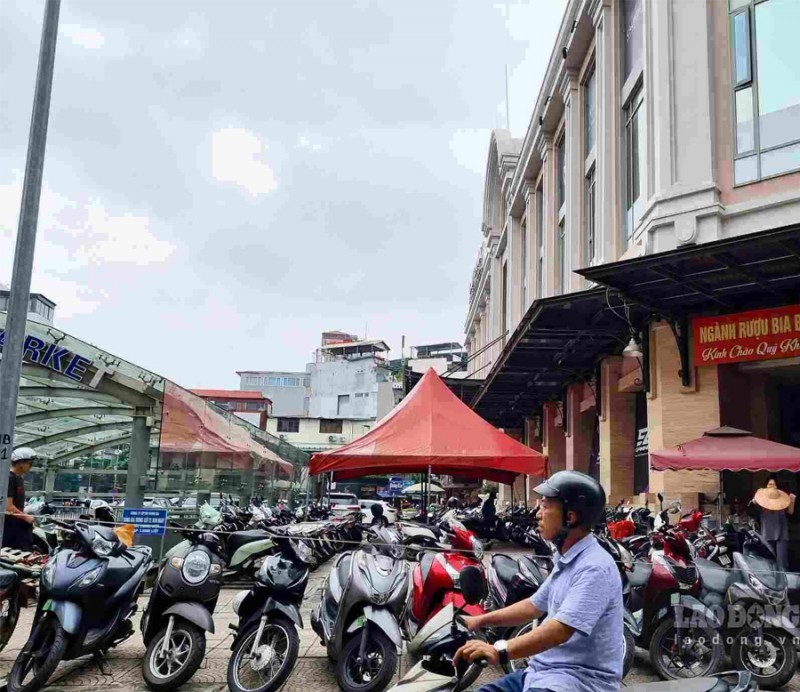 Chợ Hàng Da ế ẩm, nhiều chủ cửa hàng "dứt áo ra đi" Chợ Hàng Da ế ẩm, nhiều chủ cửa hàng "dứt áo ra đi"