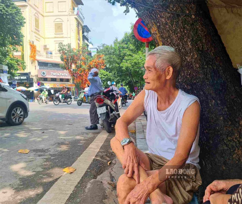 Chợ Hàng Da ế ẩm, nhiều chủ cửa hàng "dứt áo ra đi" Chợ Hàng Da ế ẩm, nhiều chủ cửa hàng "dứt áo ra đi"
