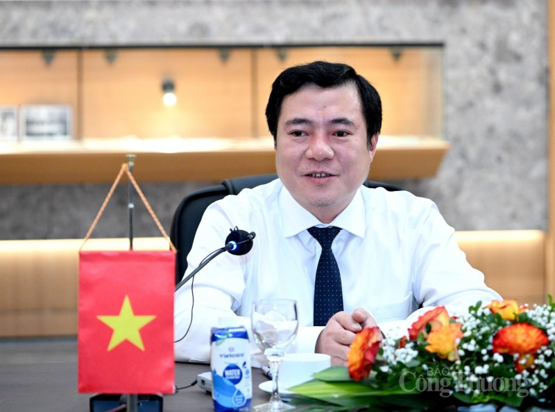 Thứ trưởng Nguyễn Sinh Nhật Tân làm việc với phái đoàn EU và Đại sứ quán Anh về JETP