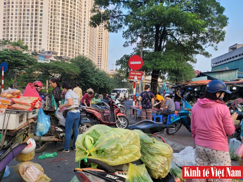 Chợ cóc Ngã Tư Sở vì sao nhiều năm chưa được xử lý triệt để?