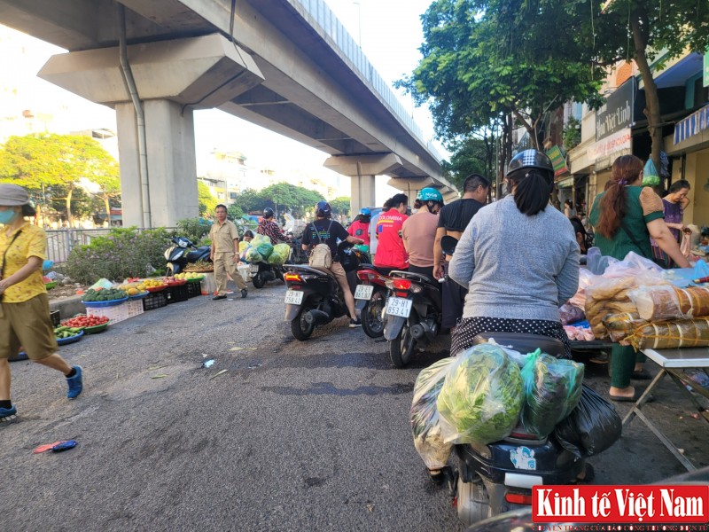 Chợ cóc Ngã Tư Sở vì sao nhiều năm chưa được xử lý triệt để?